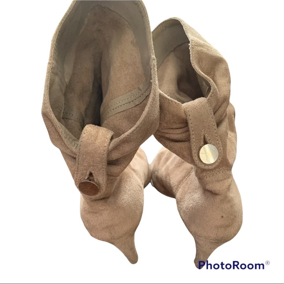 Lulu’s Heeled slouch suede ankle booties - Picture 8 of 9